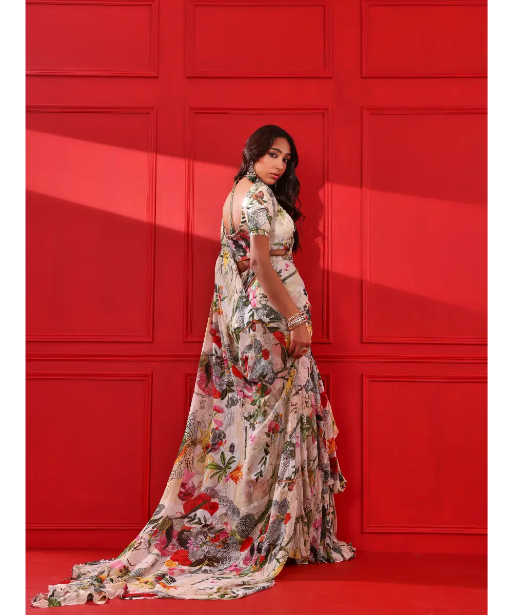 MAHIMA MAHAJAN - Amina