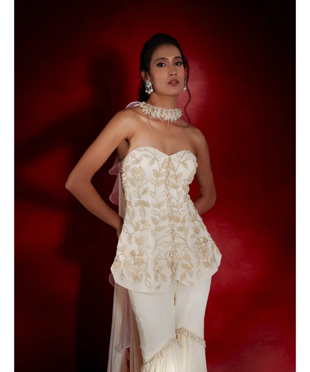 SHLOKA KHILANI - Paula