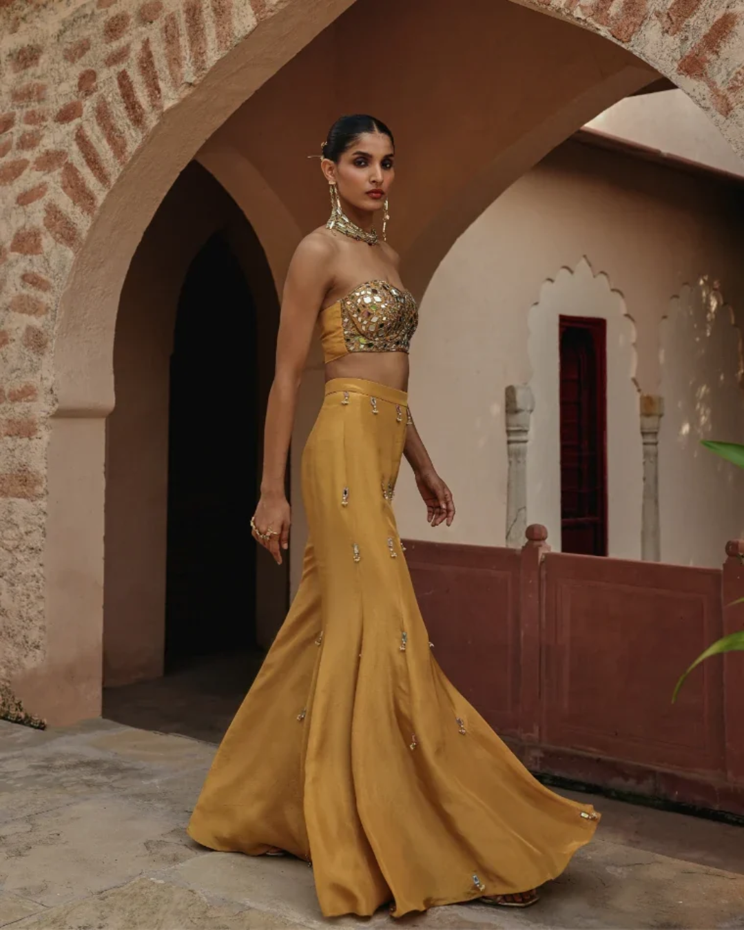 Label Moni K - Mirror Mango From Naqsh