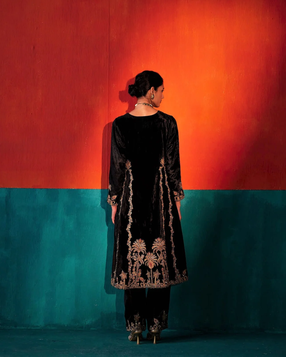 Aman Takyar - Black Velvet Kurta Set From Kasmira