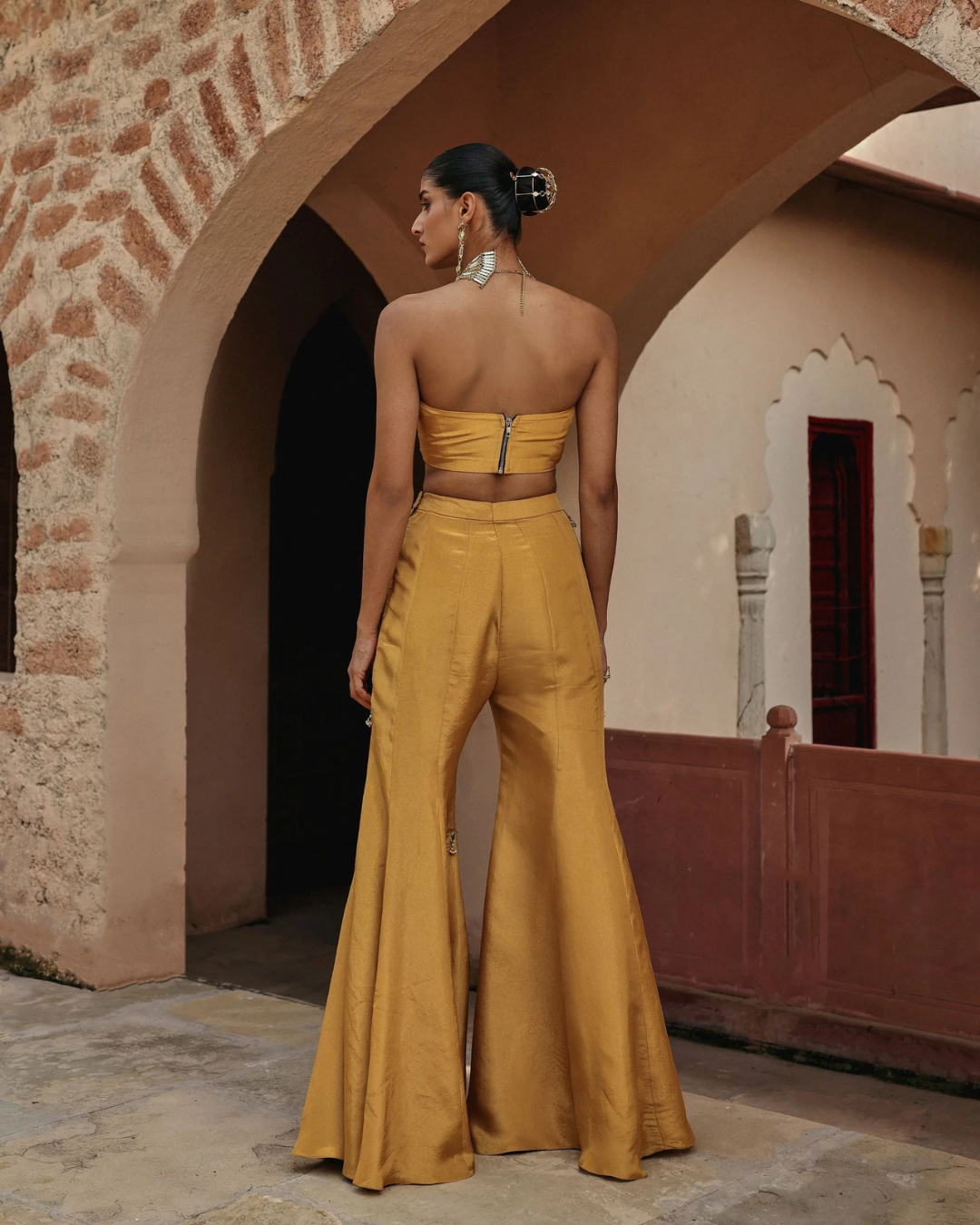 Label Moni K - Mirror Mango From Naqsh