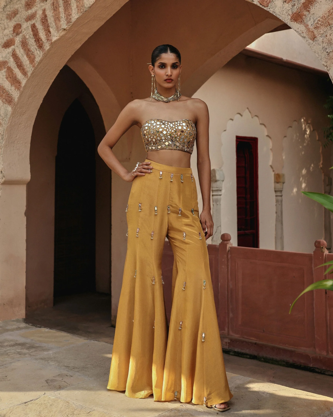 Label Moni K - Mirror Mango From Naqsh