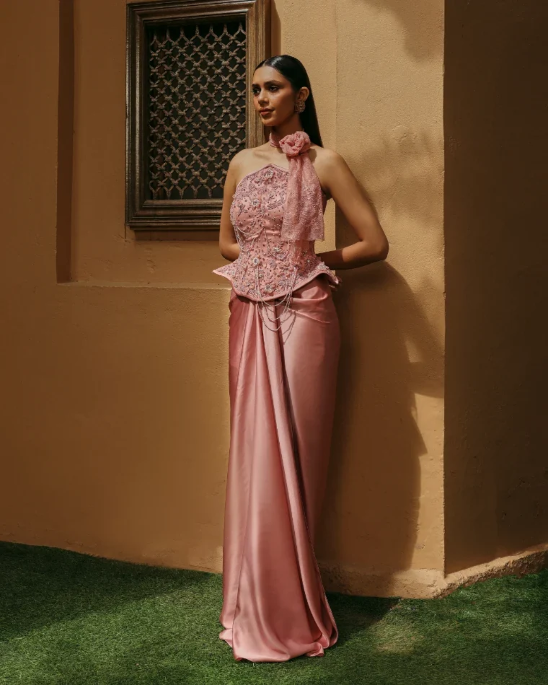 Label Moni K - Rozelle From Naqsh