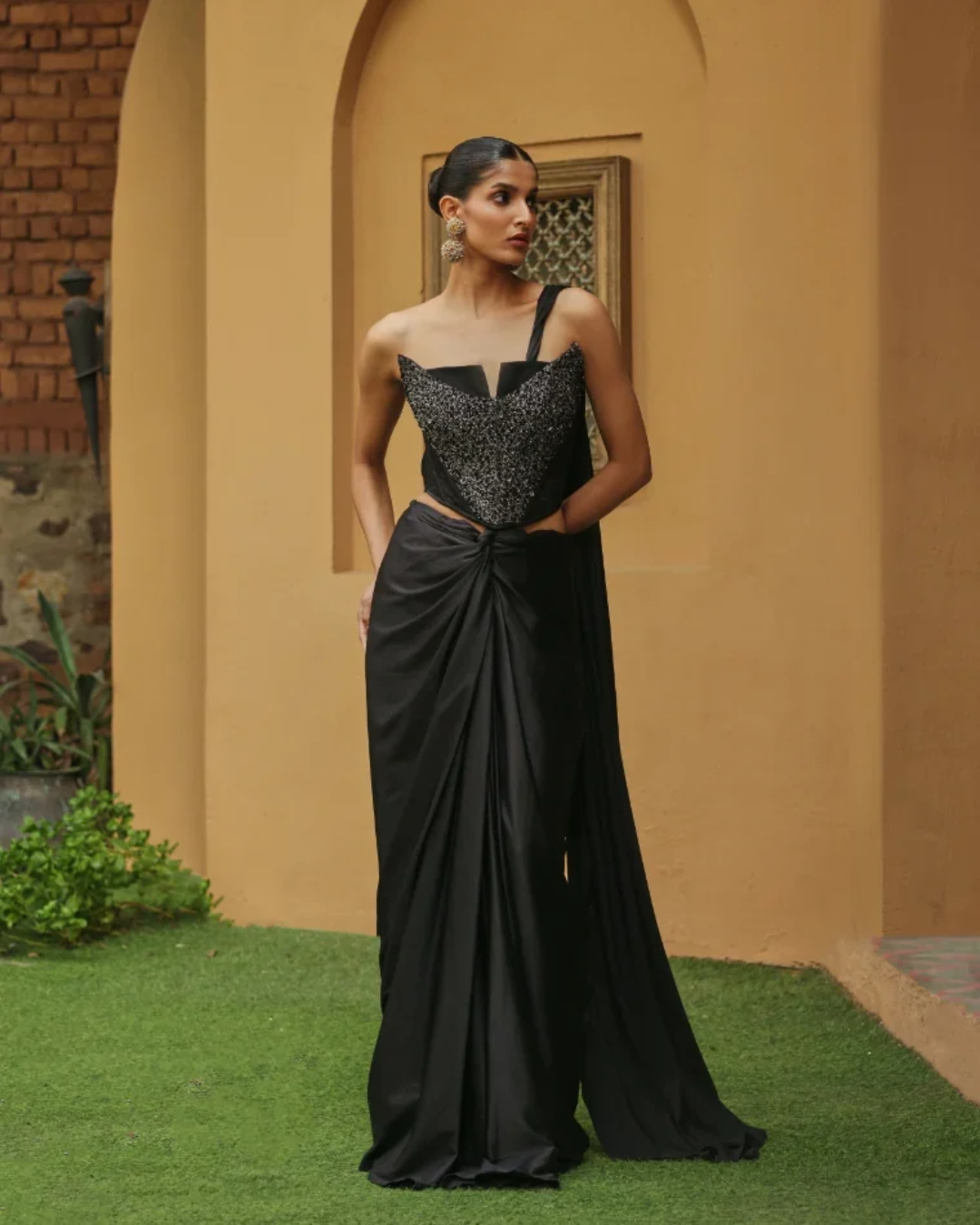 Label Moni K - Onyx Drape Set From Naqsh