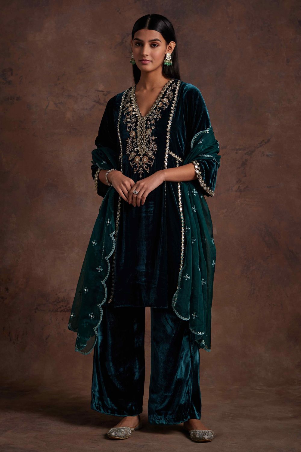 Sanya Gulati - Green Velvet Suit With Pants and Dupatta Set from Mahtab
