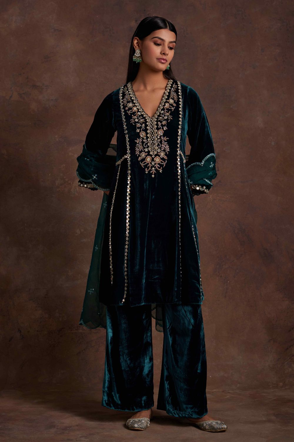 Sanya Gulati - Green Velvet Suit With Pants and Dupatta Set from Mahtab
