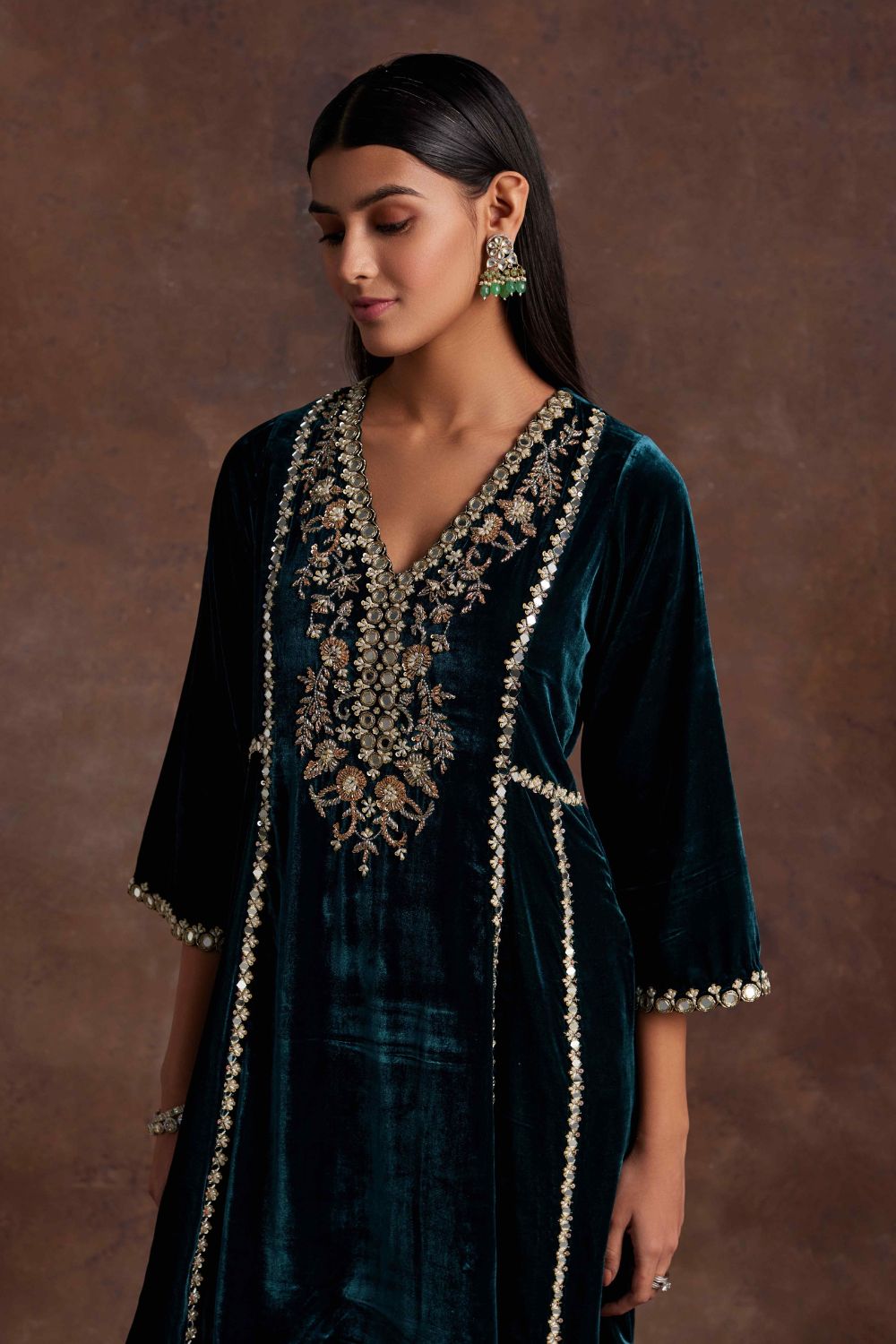Sanya Gulati - Green Velvet Suit With Pants and Dupatta Set from Mahtab