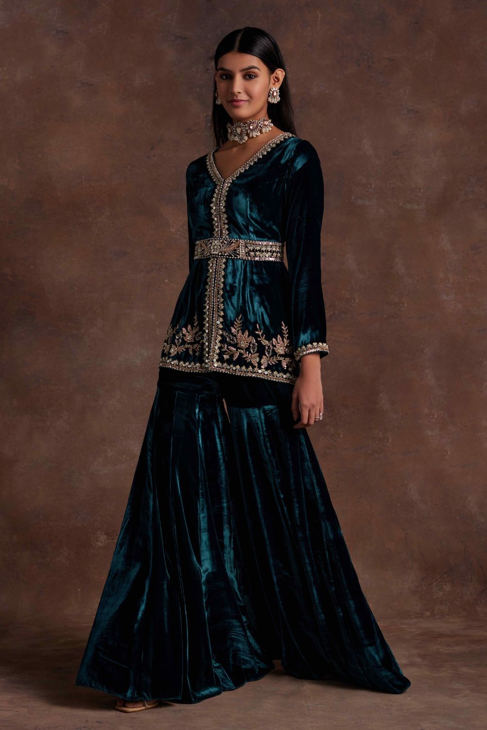 Buy GREY SLIT SAREE by Designer Sanya Gulati – Nikaza Asian Couture