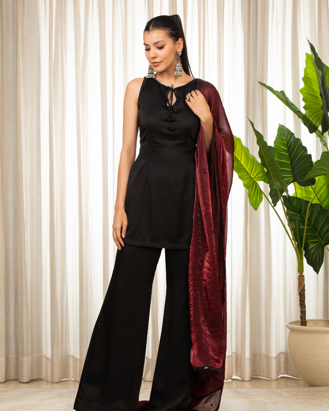 Esha Koul - Siyah Bell Bottom Set