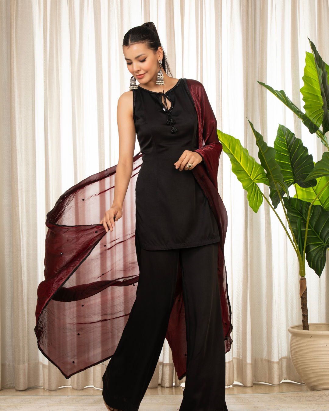 Esha Koul - Siyah Bell Bottom Set