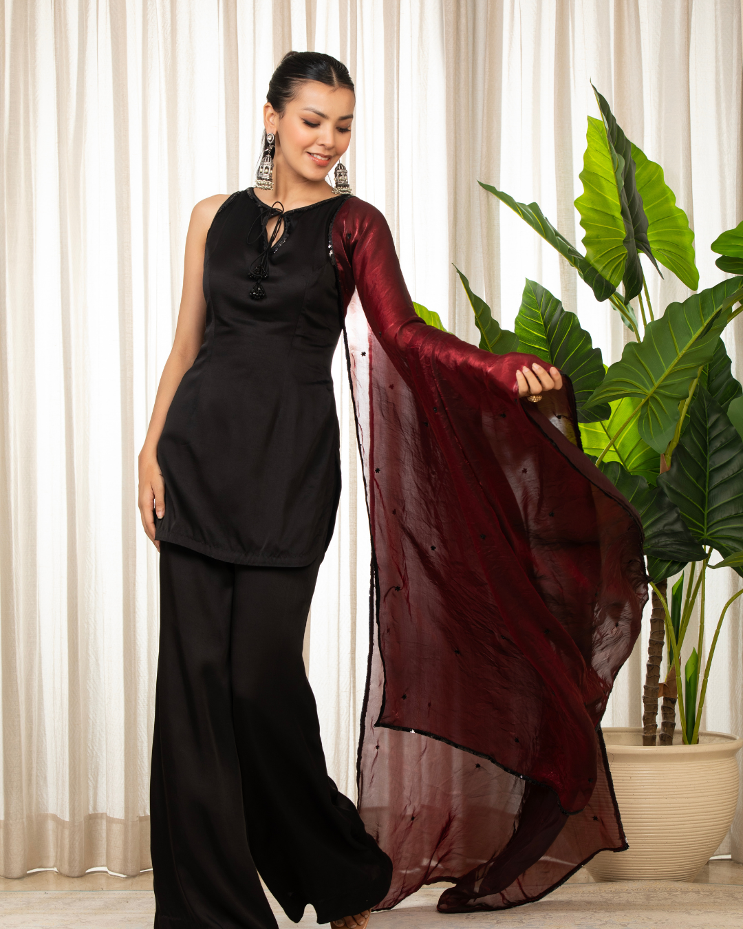 Esha Koul - Siyah Bell Bottom Set