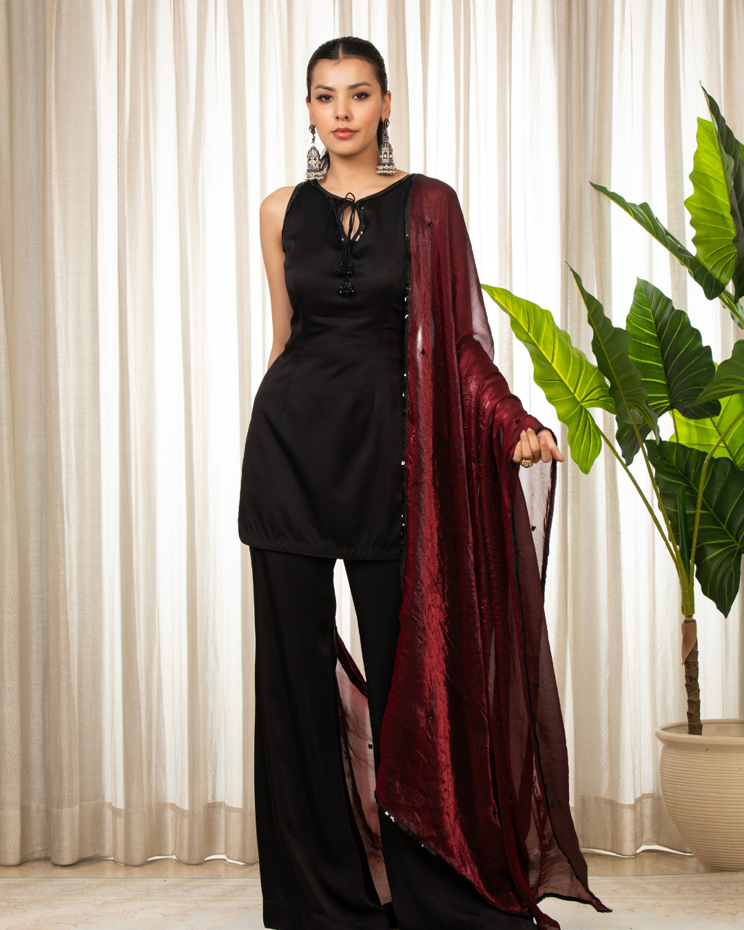 Esha Koul - Siyah Bell Bottom Set