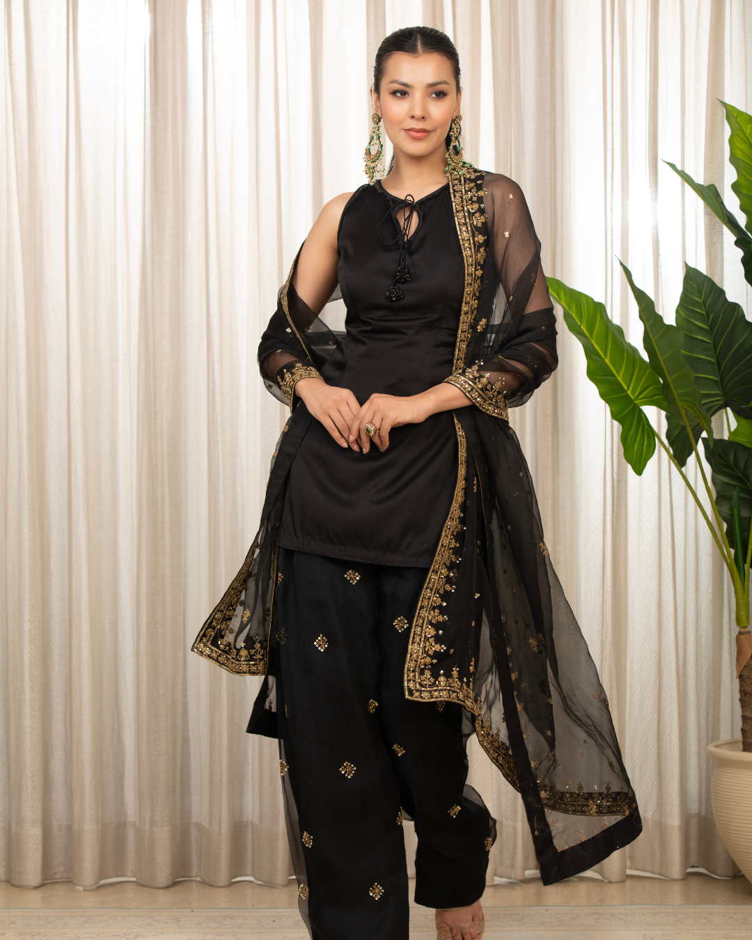 Esha Koul - Siyah Embroidered Salwaar Set