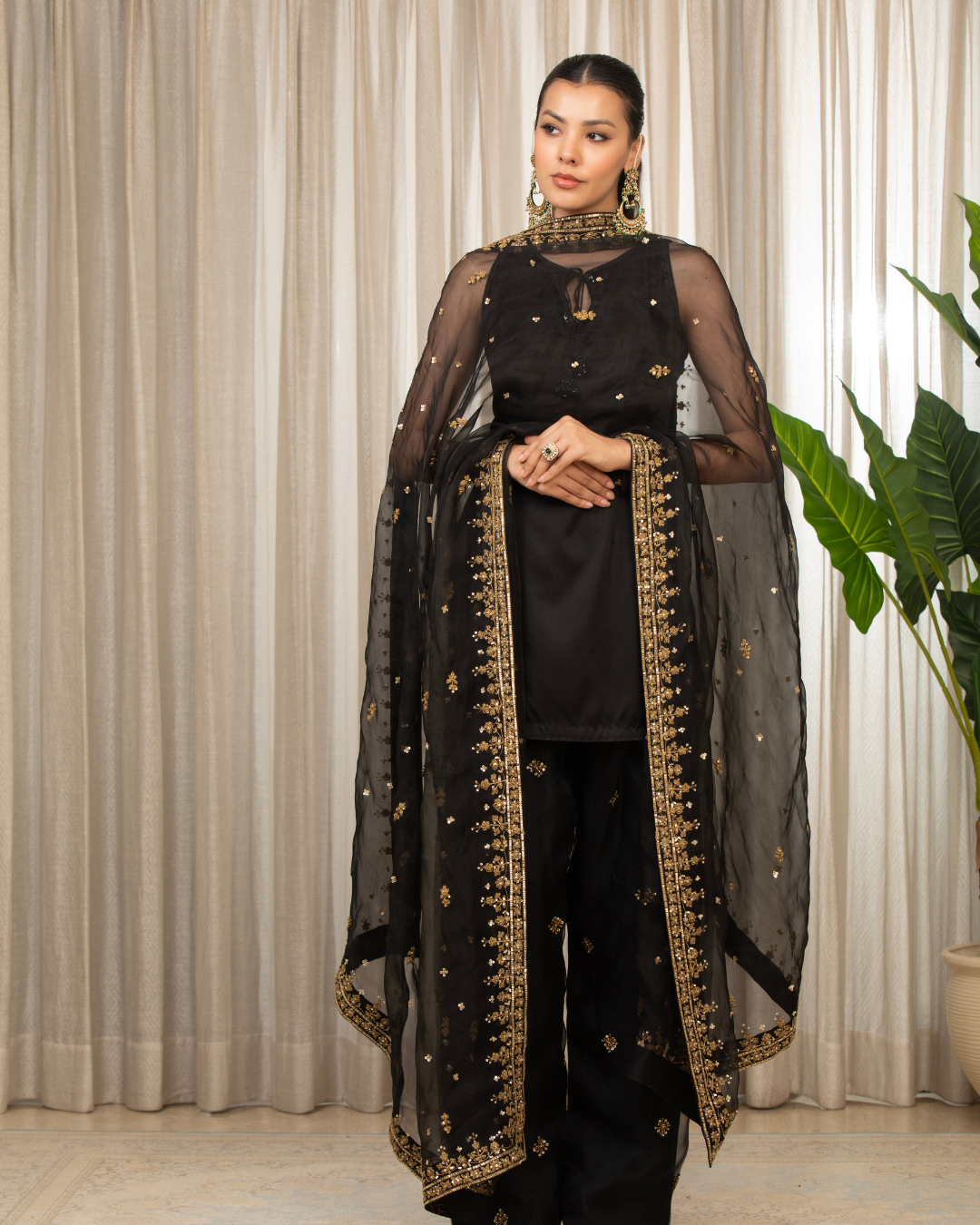 Esha Koul - Siyah Embroidered Salwaar Set