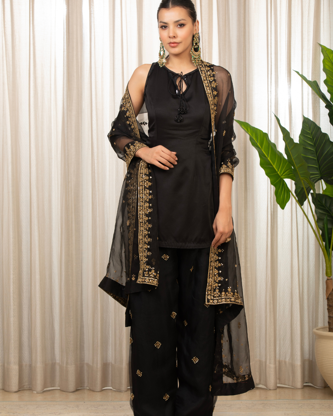 Esha Koul - Siyah Embroidered Salwaar Set