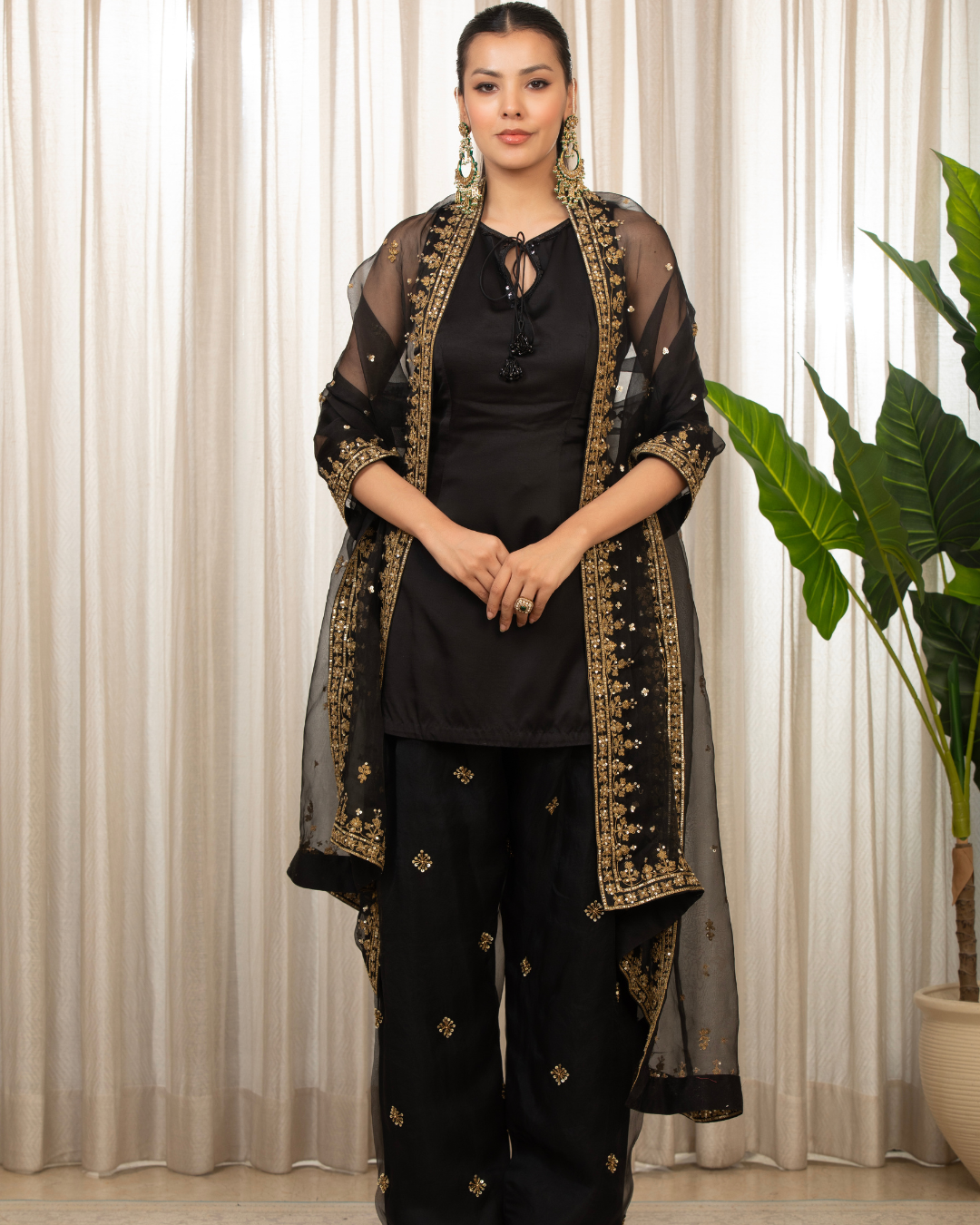 Esha Koul - Siyah Embroidered Salwaar Set