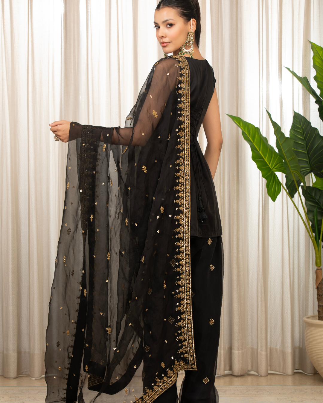 Esha Koul - Siyah Embroidered Salwaar Set