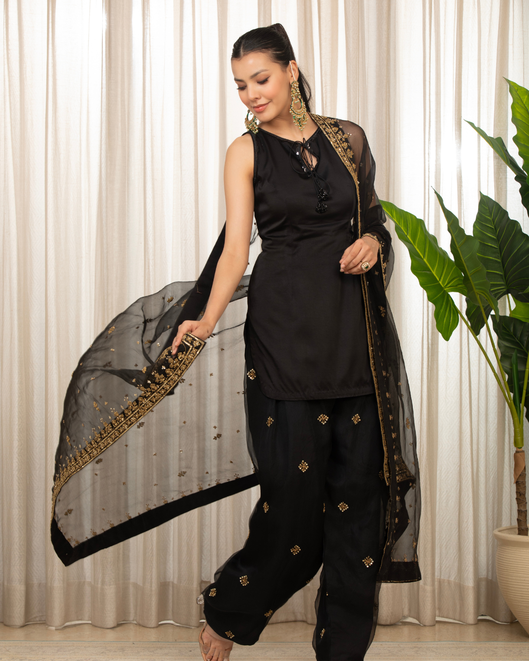 Esha Koul - Siyah Embroidered Salwaar Set