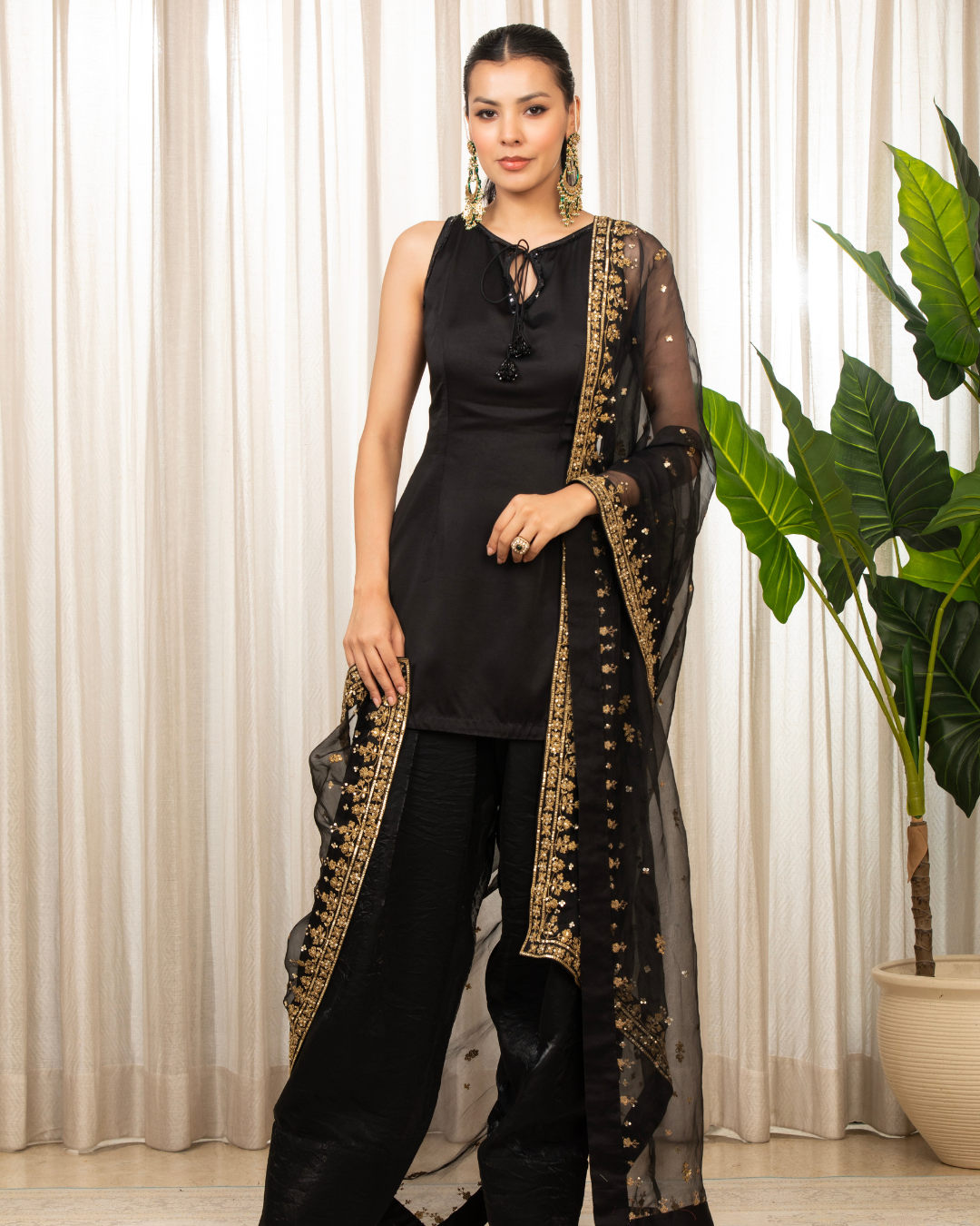 Esha Koul - Siyah Salwaar Set