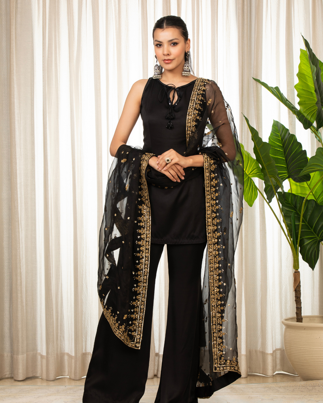Esha Koul - Siyah Embroidered Kurta Bell Bottom Set