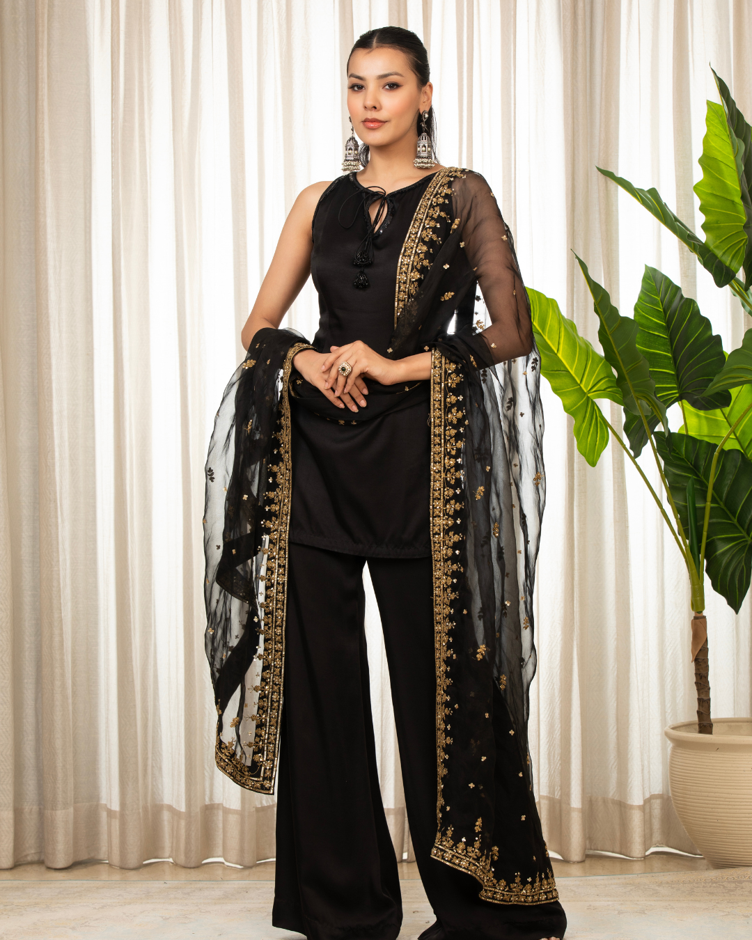Esha Koul - Siyah Embroidered Kurta Bell Bottom Set