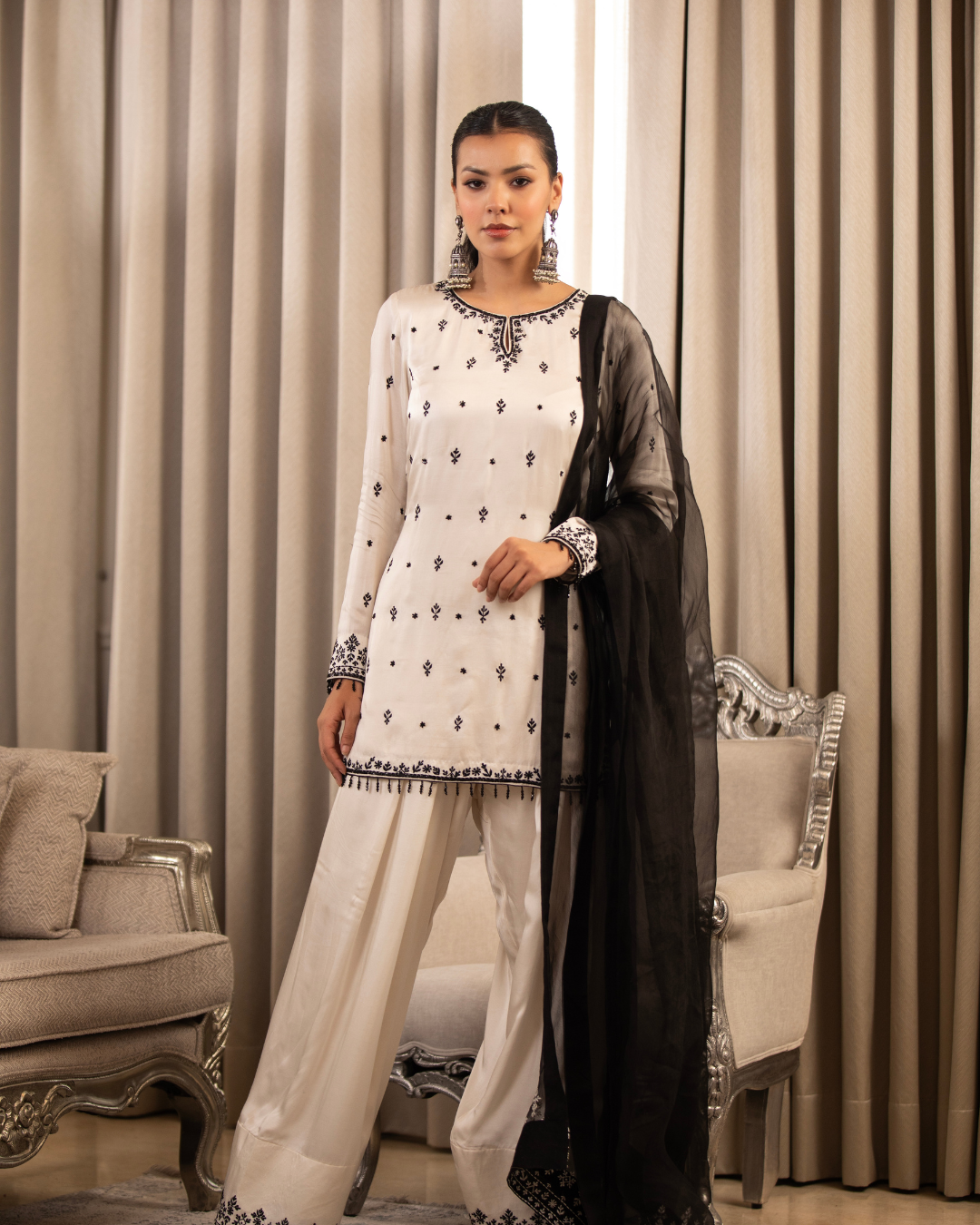Esha Koul - White On Black Dupatta Set