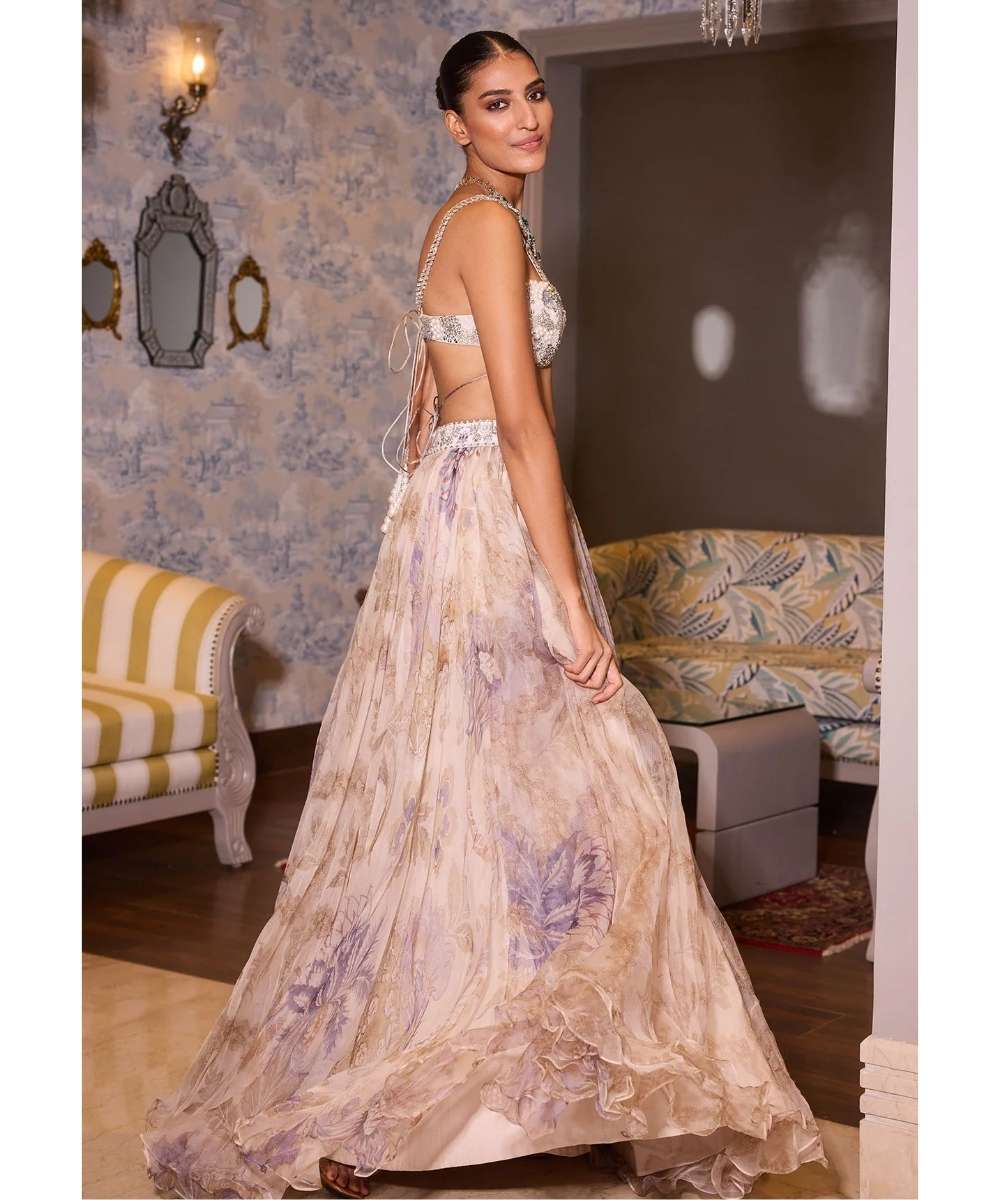 MAHIMA MAHAJAN - Amirah