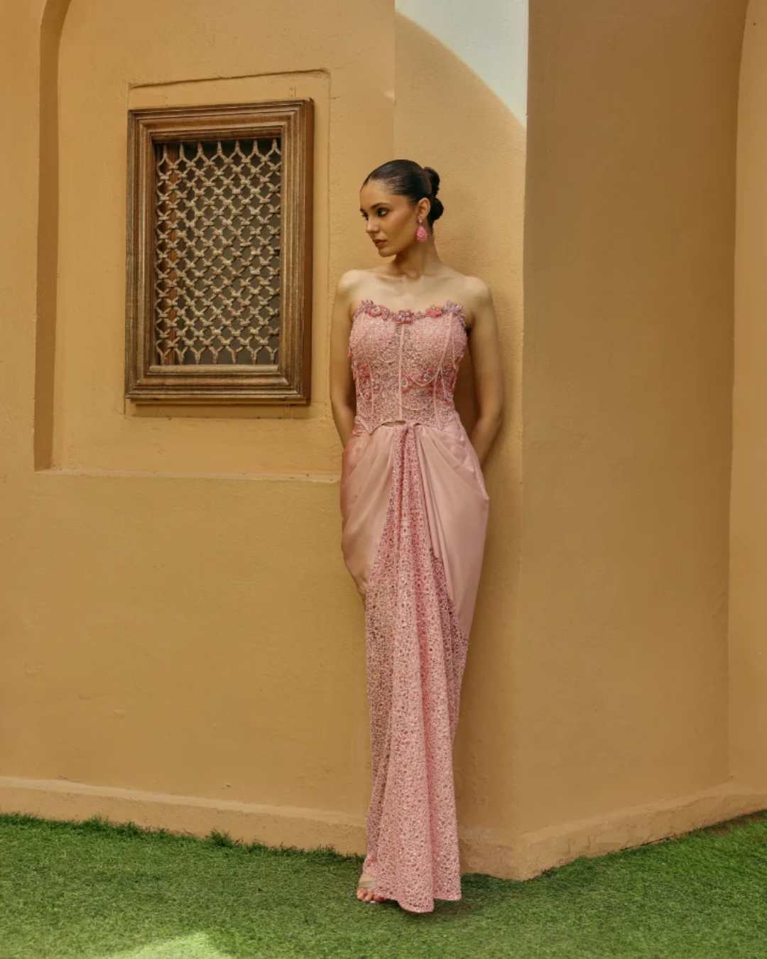 Label Moni K - Rozea Drape From Naqsh
