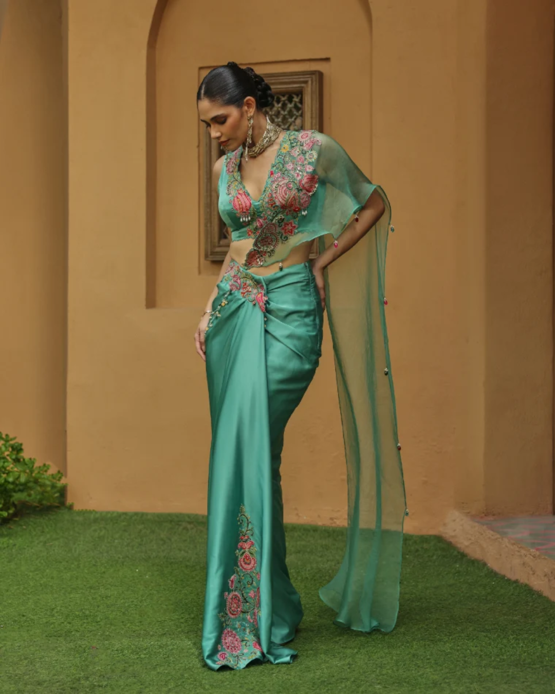 Label Moni K - Maira Paisley Love From Naqsh