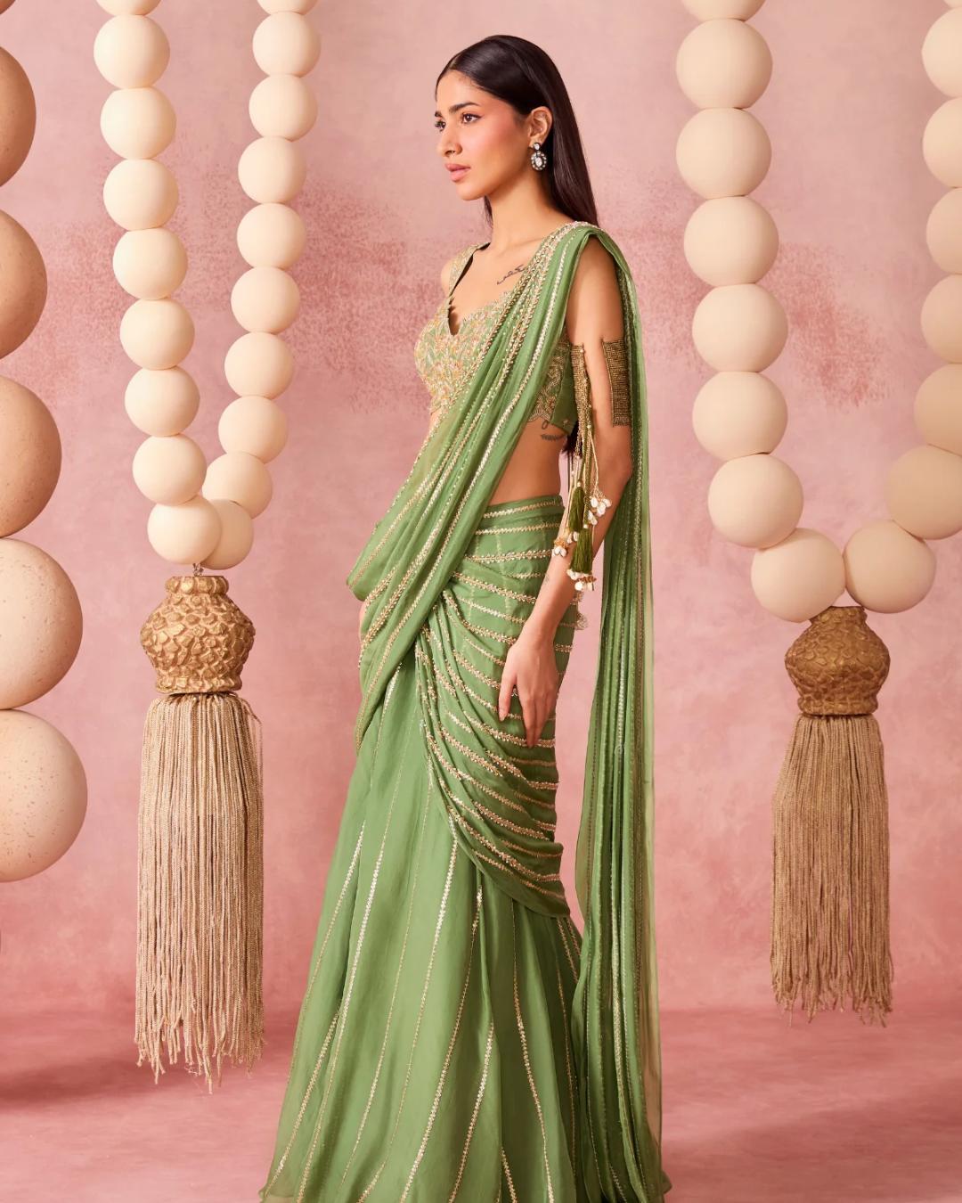 Chamee & Palak - Naira Saree From Jhoom