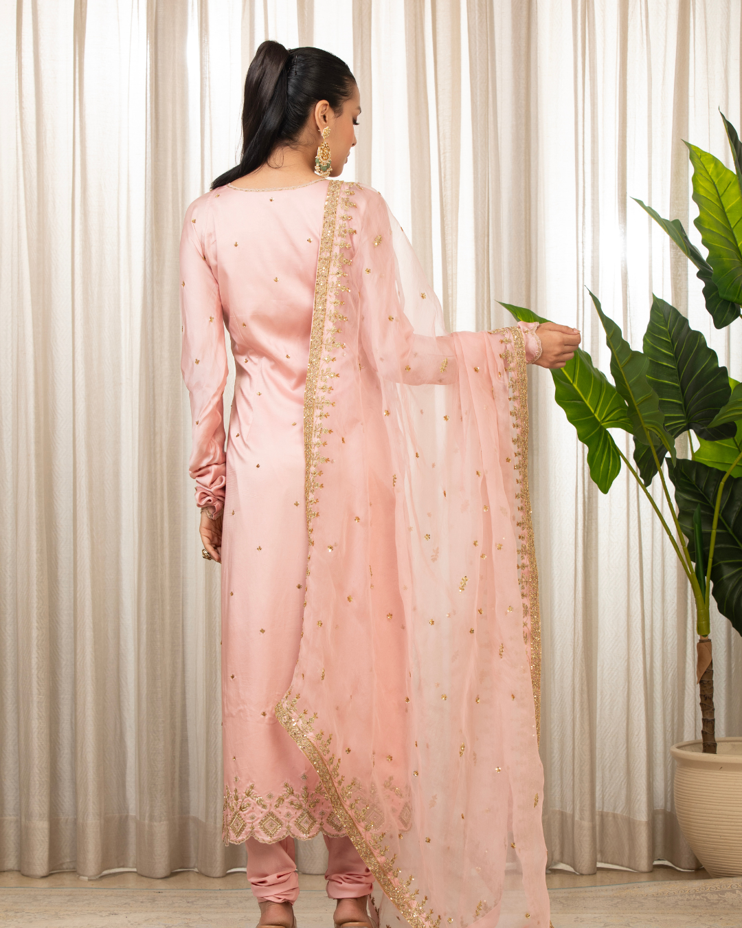 Esha Koul - Sonam Pink Kurta Set