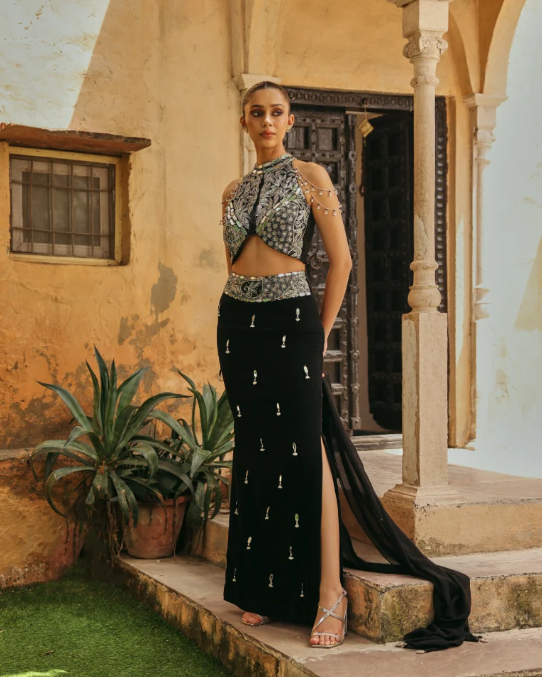 Label Moni K - Blackjack Skirt Set From Naqsh