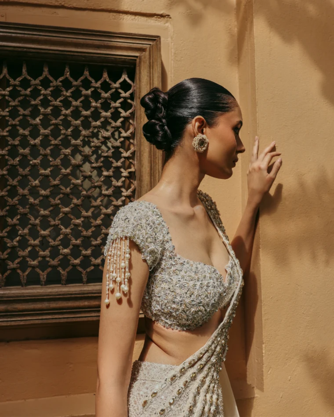 Label Moni K - Elara From Naqsh