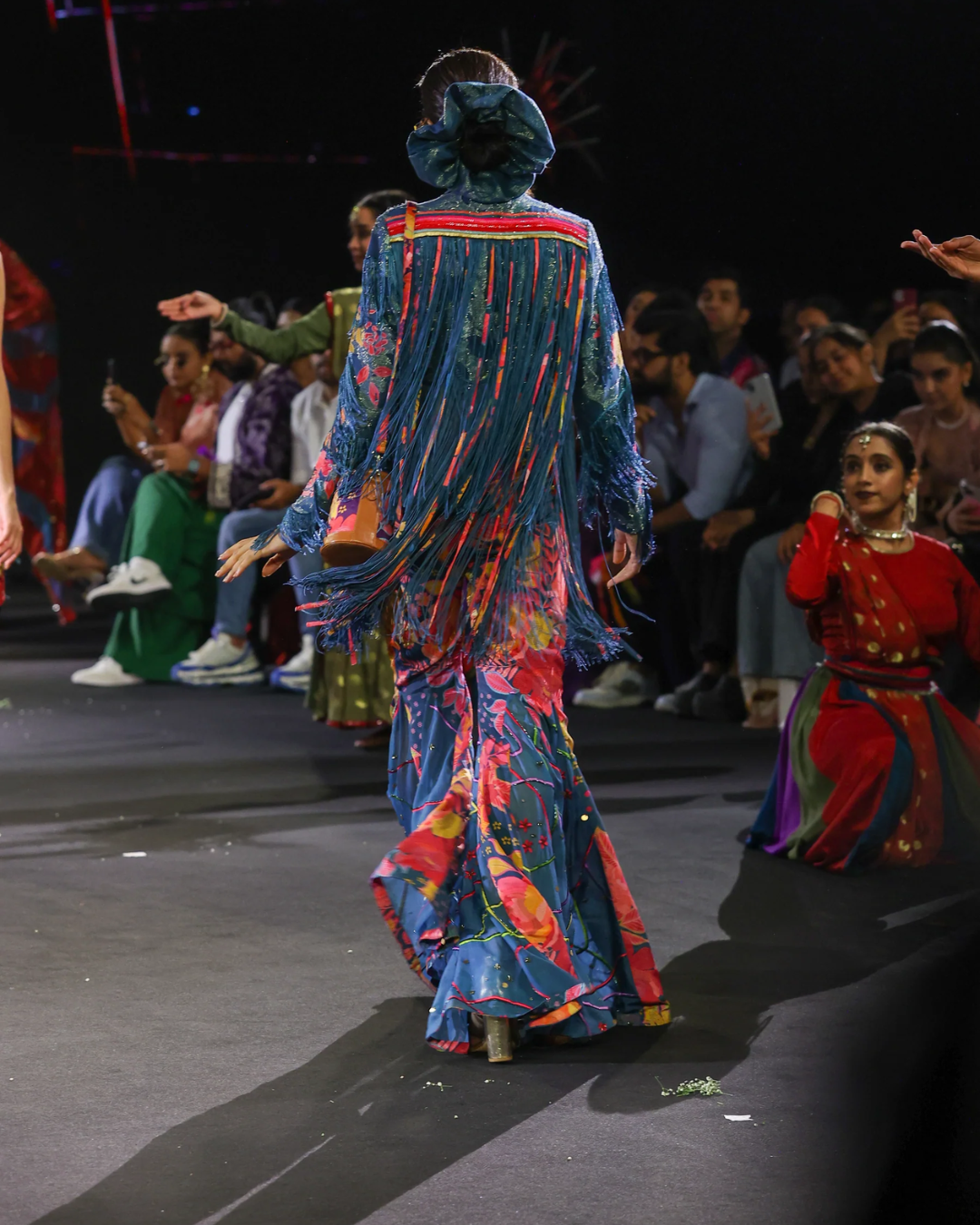 Rishi and Vibhuti - Jhilmil senorita set From Tamasha
