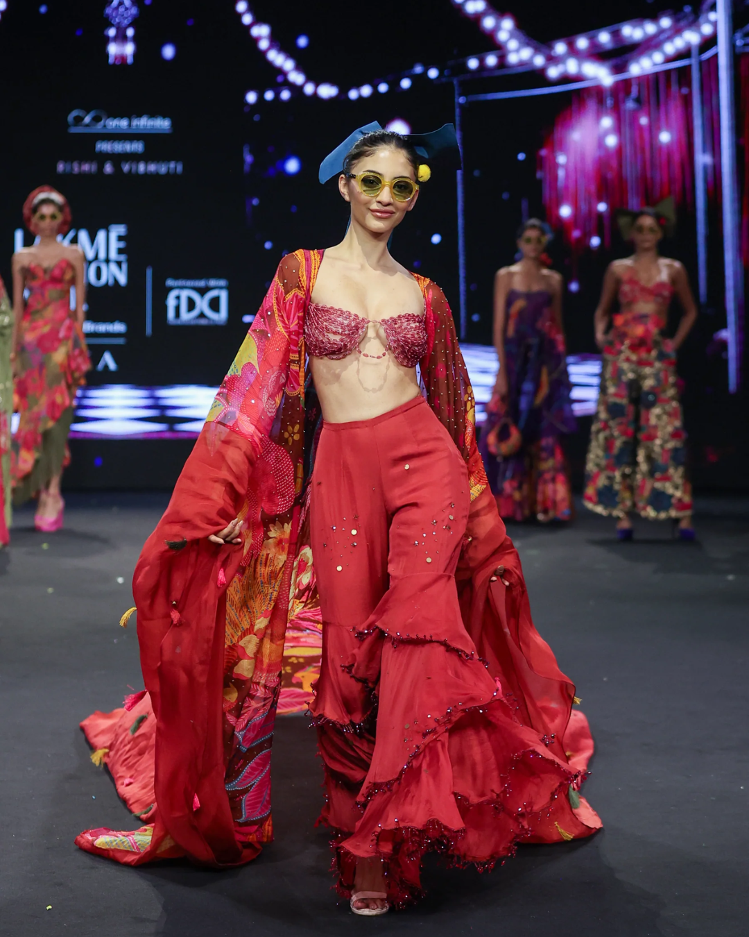 Rishi and Vibhuti - Poo cape Set From Tamasha