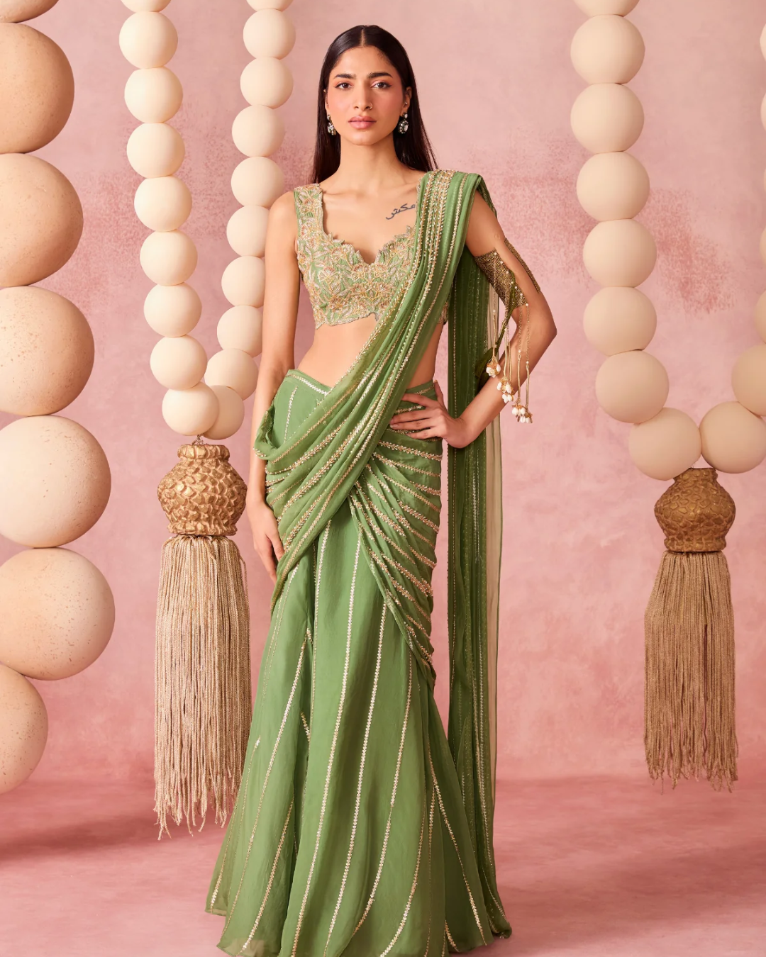 Chamee & Palak - Naira Saree From Jhoom