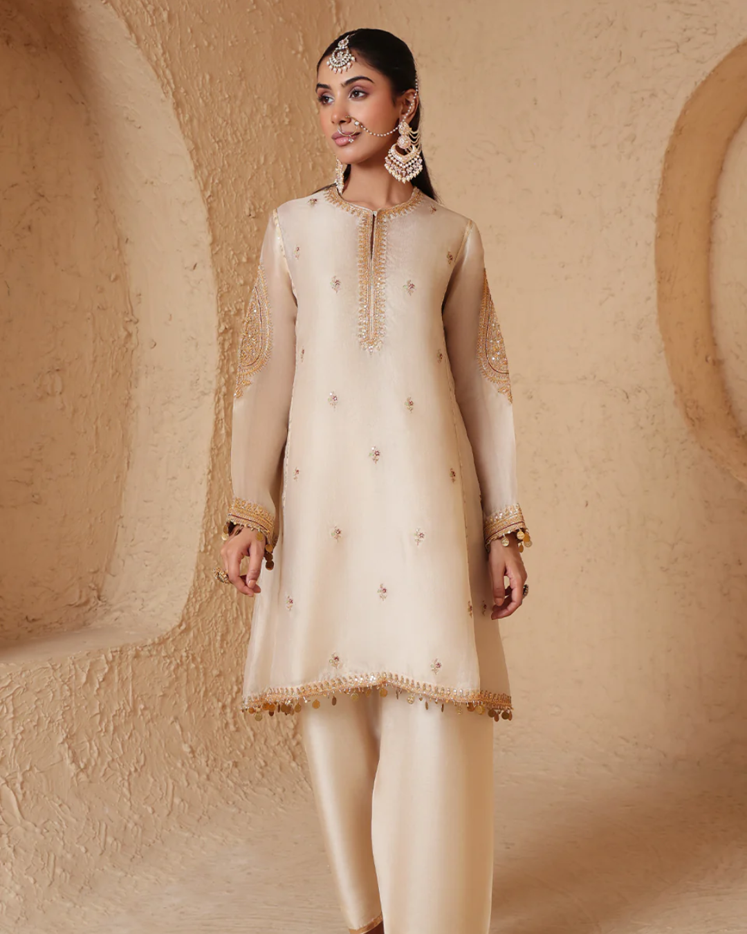 Niti Bothra - Mehrang Ivory Short Pheran Kurta Set