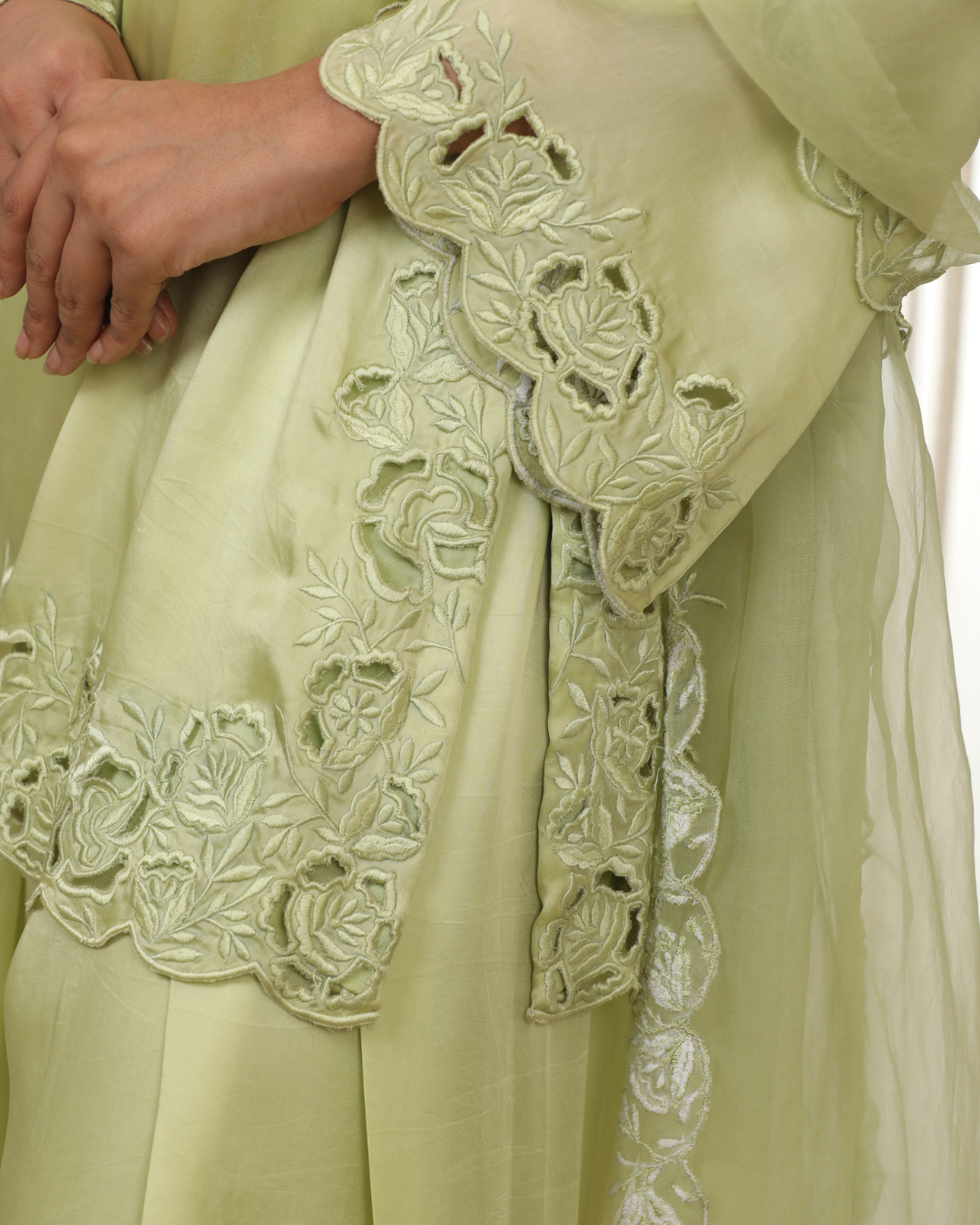 Esha Koul - Pista Richa Set