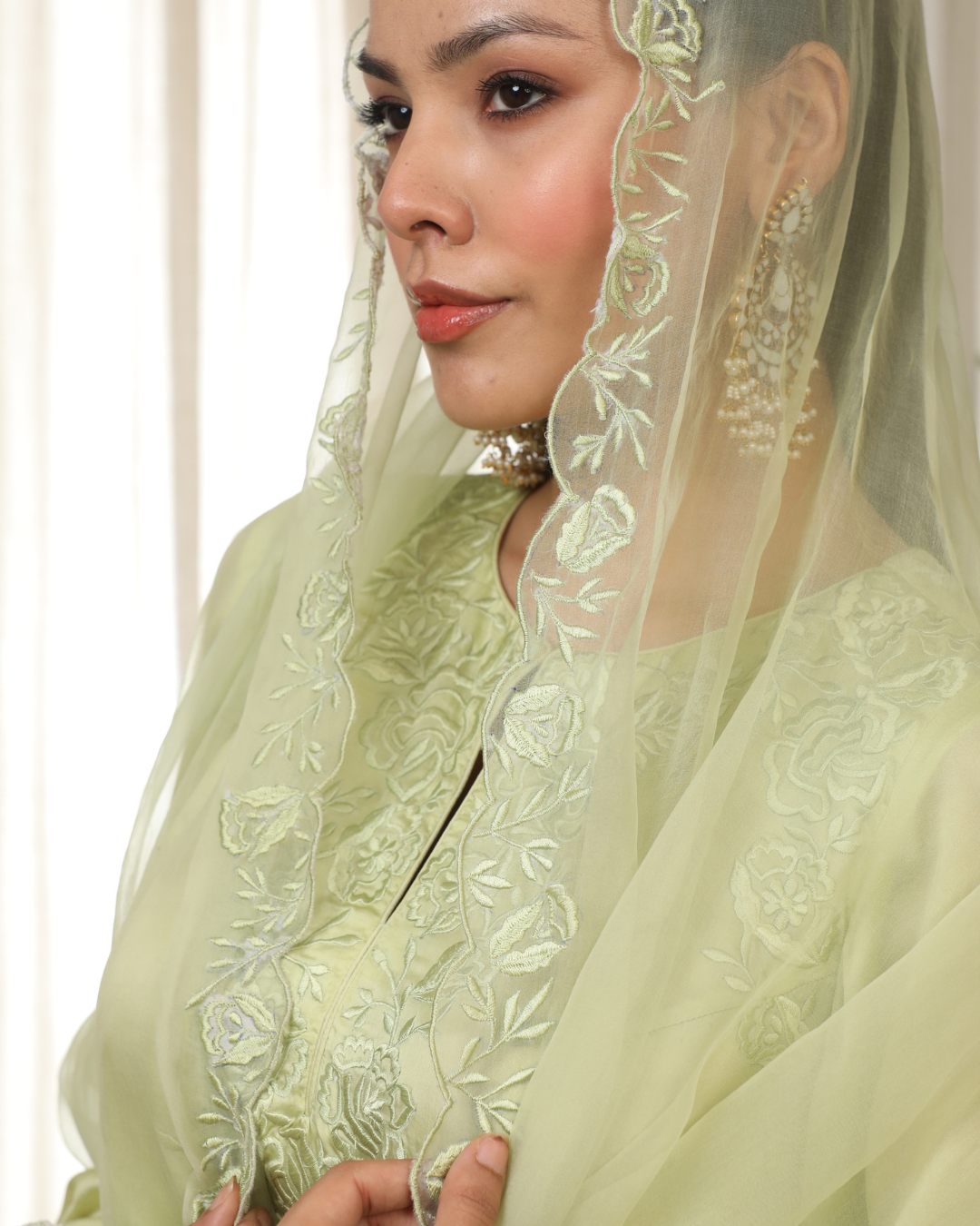 Esha Koul - Pista Richa Set