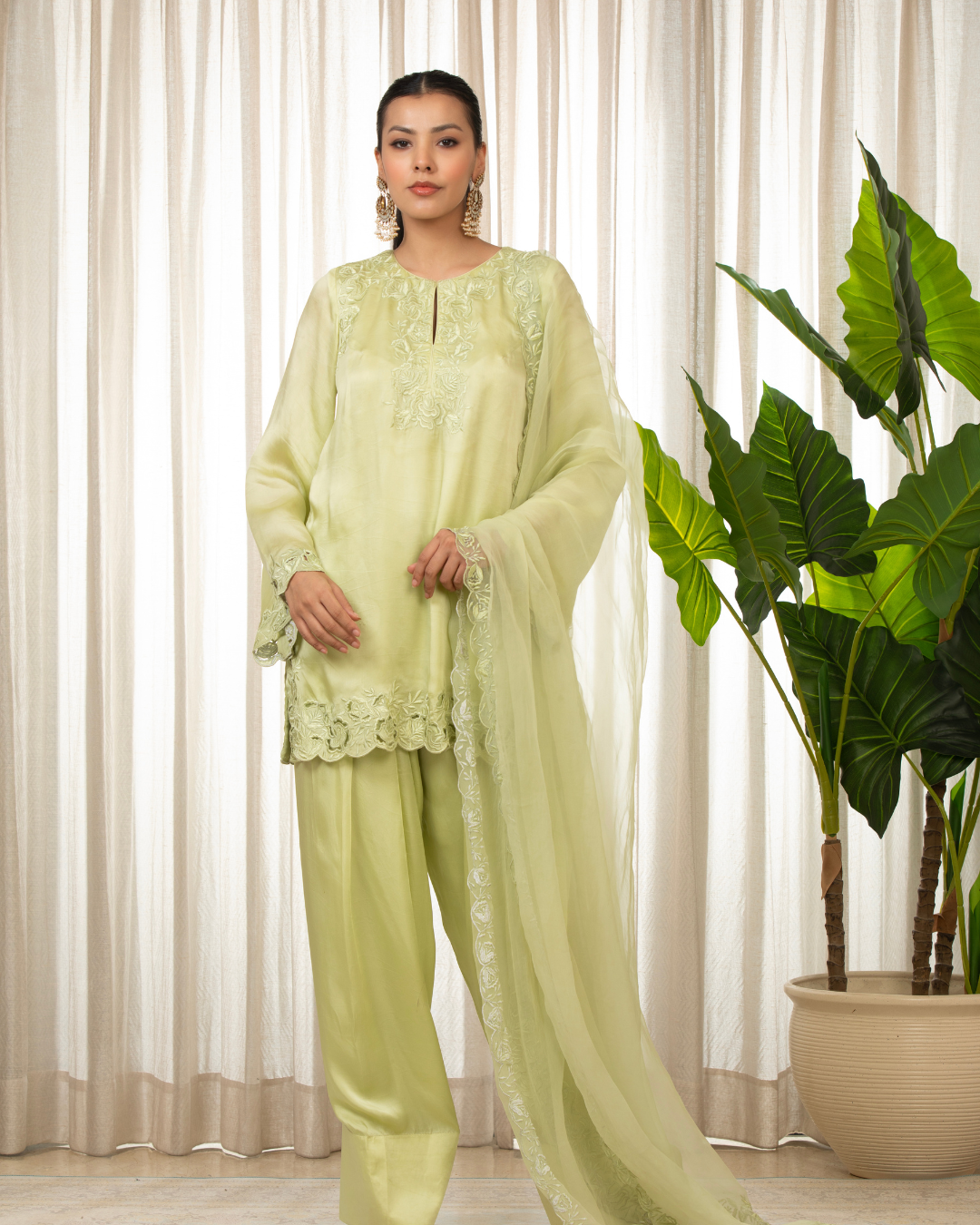 Esha Koul - Pista Richa Set