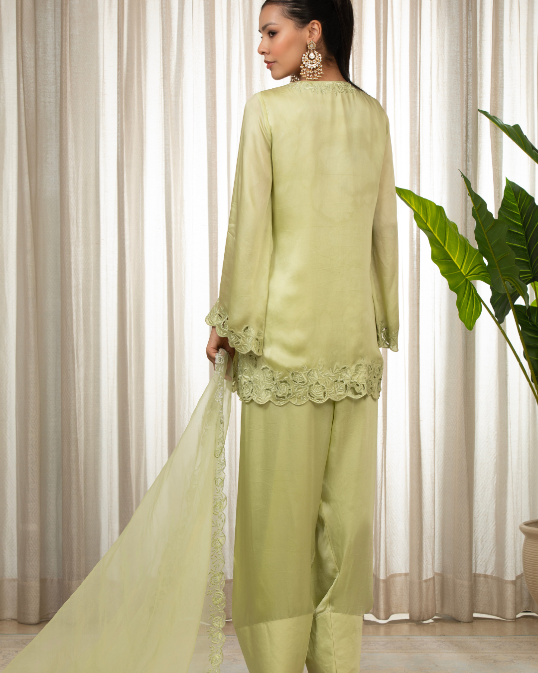 Esha Koul - Pista Richa Set