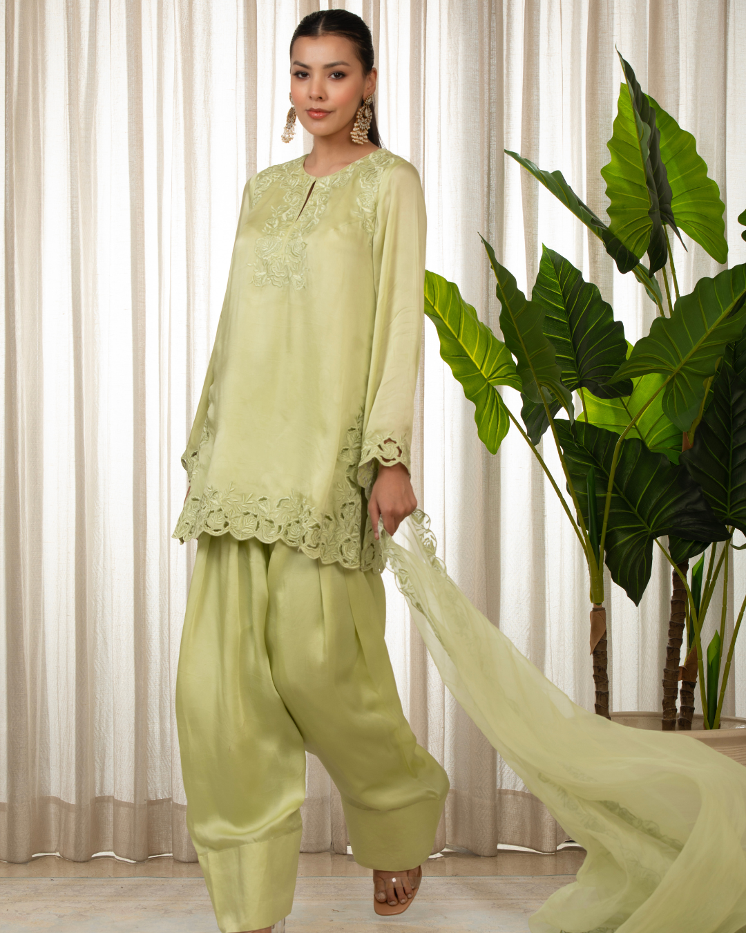 Esha Koul - Pista Richa Set