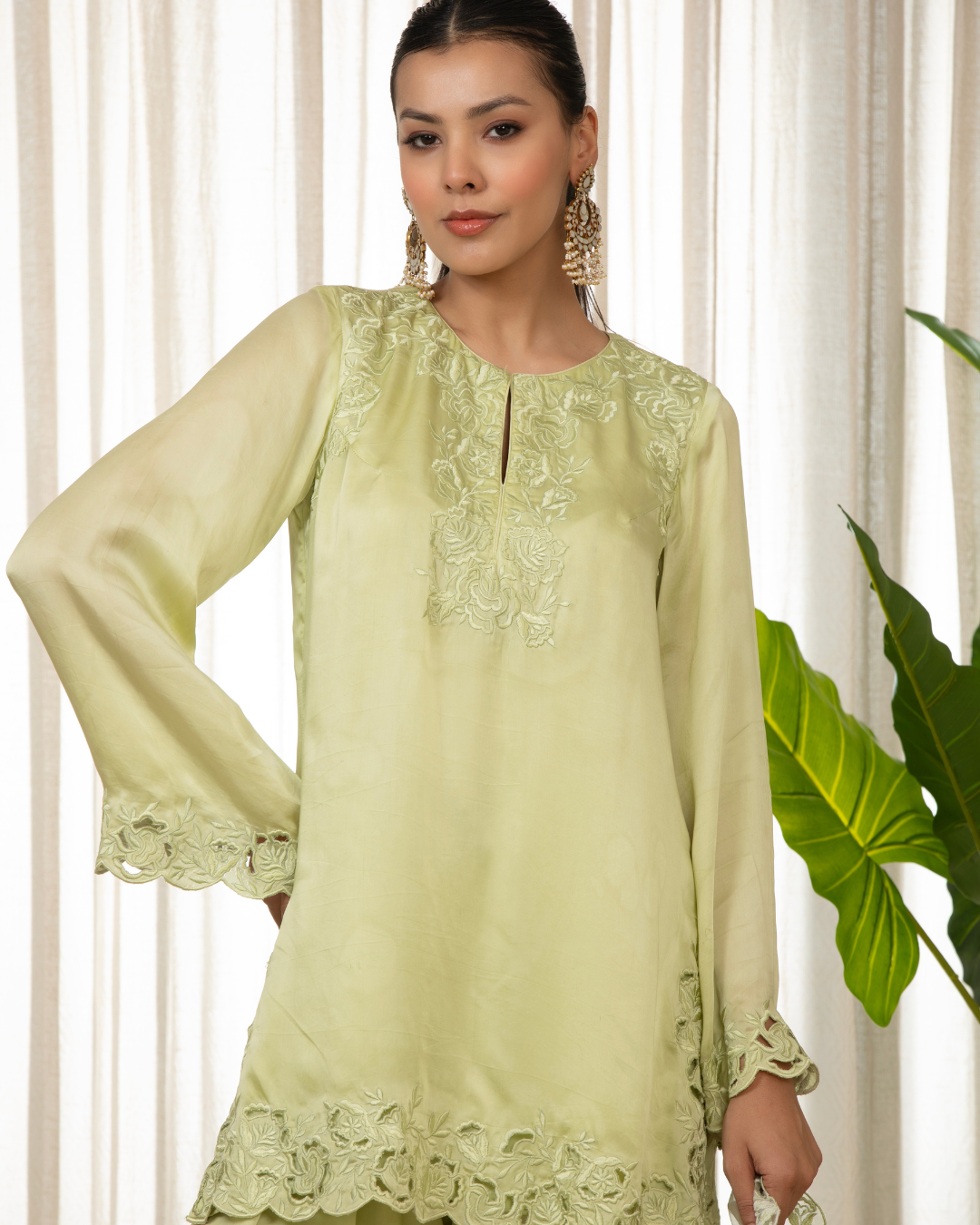 Esha Koul - Pista Richa Set